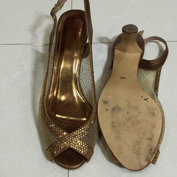 Copper net embellished Heels - Picture 4 of 7